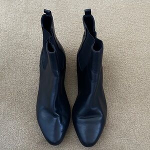 Tory Burch Black Chelsea Ankle Boots. Size 6